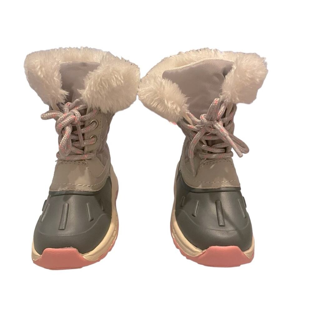 Carter’s girls snow boots size 8